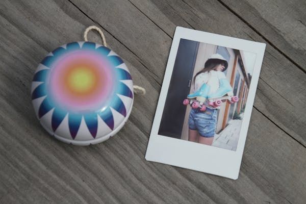 Дехто вважає, що Йо-йо придумали у Китаї ще за 500-1000 років до нашої ери. Твердження спірне, доказів не має. Хтось вказує на те, що іграшка виникла у Давній Греції ще раніше Дехто вважає, що Йо-йо придумали у Китаї ще за 500-1000 років до нашої ери. Твердження спірне, доказів не має. Хтось вказує на те, що іграшка виникла у Давній Греції ще раніше