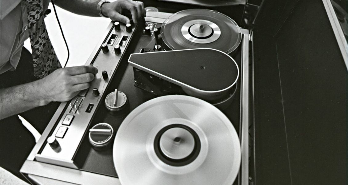 Популярной стала услуга перевода магнитных записей в цифровой формат, в котором они могут храниться вечно Популярной стала услуга перевода магнитных записей в цифровой формат, в котором они могут храниться вечно