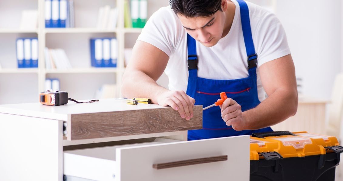 День працівника меблевої промисловості - це можливість підкреслити важливість цієї галузі для економіки та культурної спадщини України, а також відзначити усіх, хто дотичний до створення меблів