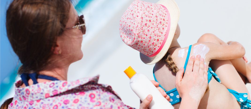 Для тонкой детской кожи нужно средство с высоким уровнем SPF. Для тонкой детской кожи нужно средство с высоким уровнем SPF.