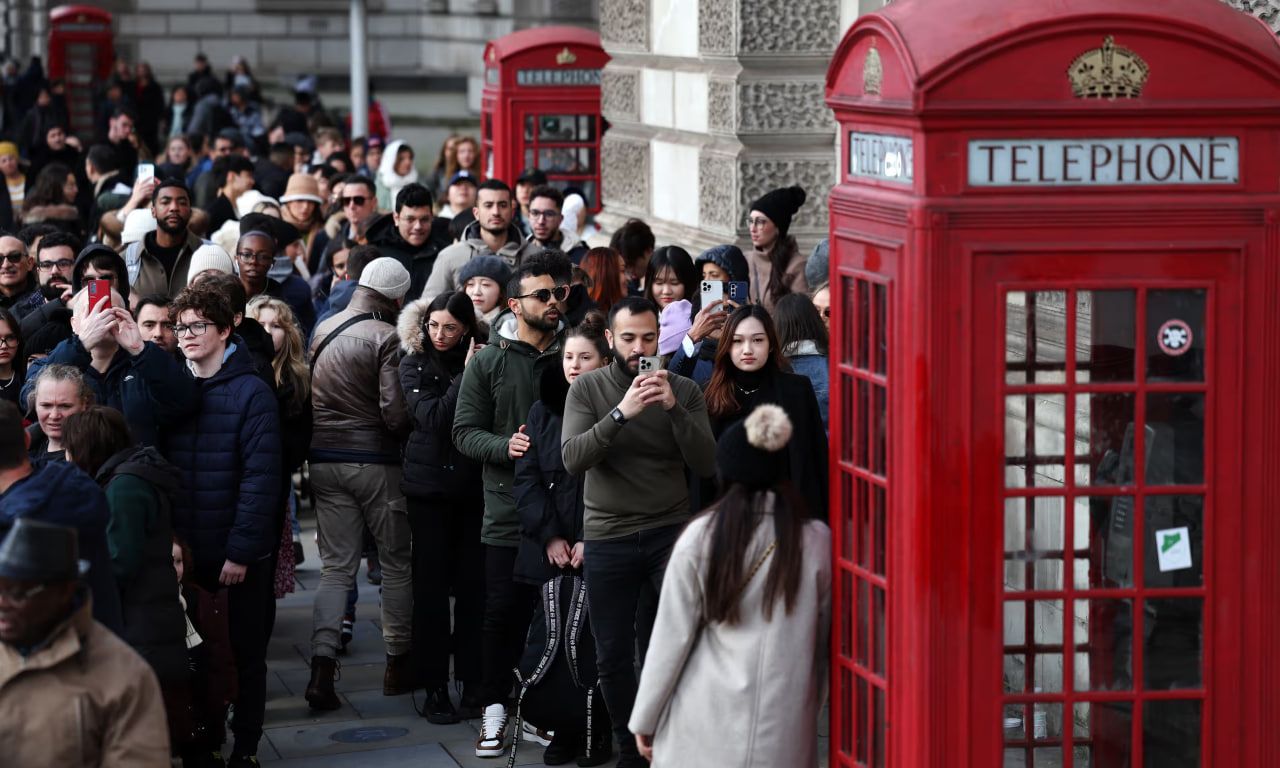 Классическая красная телефонная будка, спроектированная сэром Джайлсом Гилбертом Скоттом, по-прежнему популярна Классическая красная телефонная будка, спроектированная сэром Джайлсом Гилбертом Скоттом, по-прежнему популярна