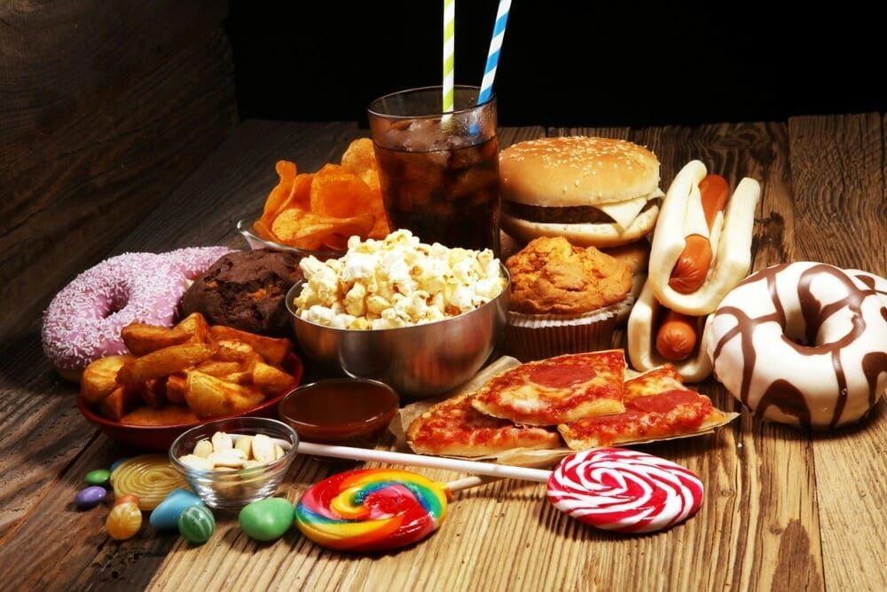 В ультраоброблених продуктах багато всього, але мало користі. В ультраоброблених продуктах багато всього, але мало користі.