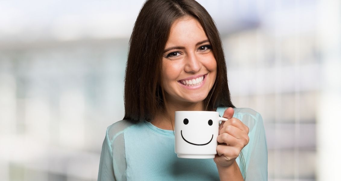 Вчені довели, що люди, які часто посміхаються, живуть довше та щасливіше: посміхаючись ми ведемо активну боротьбу зі стресом, сприяємо зниженню кров’яного тиску та стимулюємо роботу мозку Вчені довели, що люди, які часто посміхаються, живуть довше та щасливіше: посміхаючись ми ведемо активну боротьбу зі стресом, сприяємо зниженню кров’яного тиску та стимулюємо роботу мозку