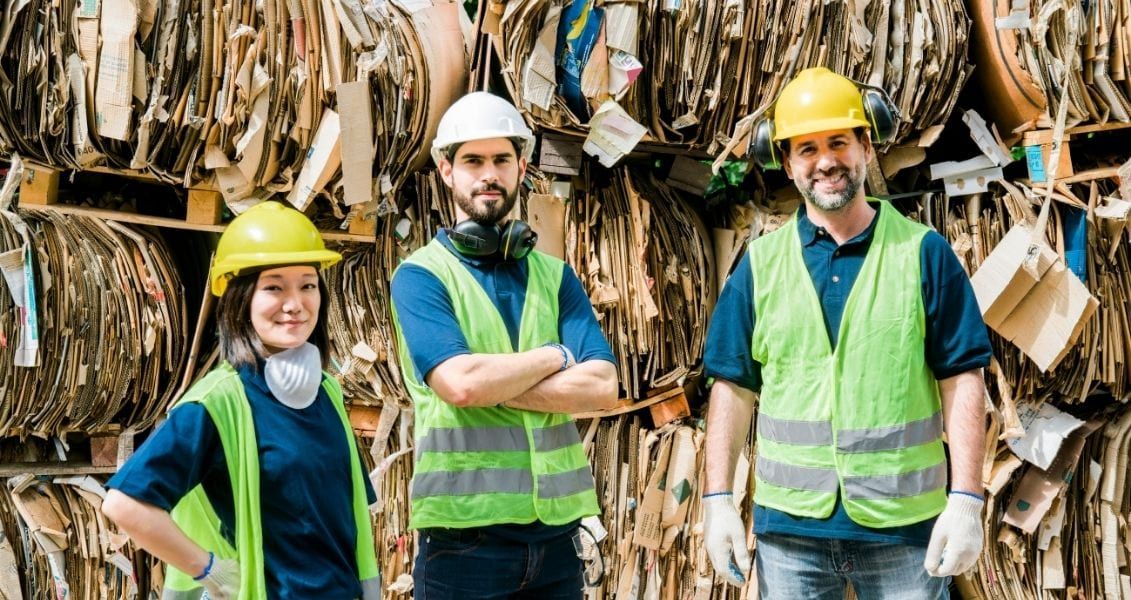 Професія сміттяра має велику історію. Так, перше велике сміттєзвалище з’явилося у Стародавній Греції, поблизу Афін у 400 році до нашої ери