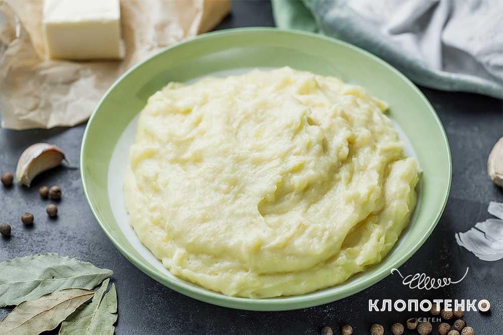 Добавьте в пюре молоко, йогурт или сыр. Добавьте в пюре молоко, йогурт или сыр.