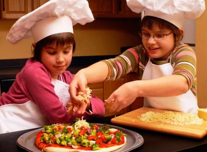 Пицца - одно из немногих блюд, которое любят все дети. Пицца - одно из немногих блюд, которое любят все дети.