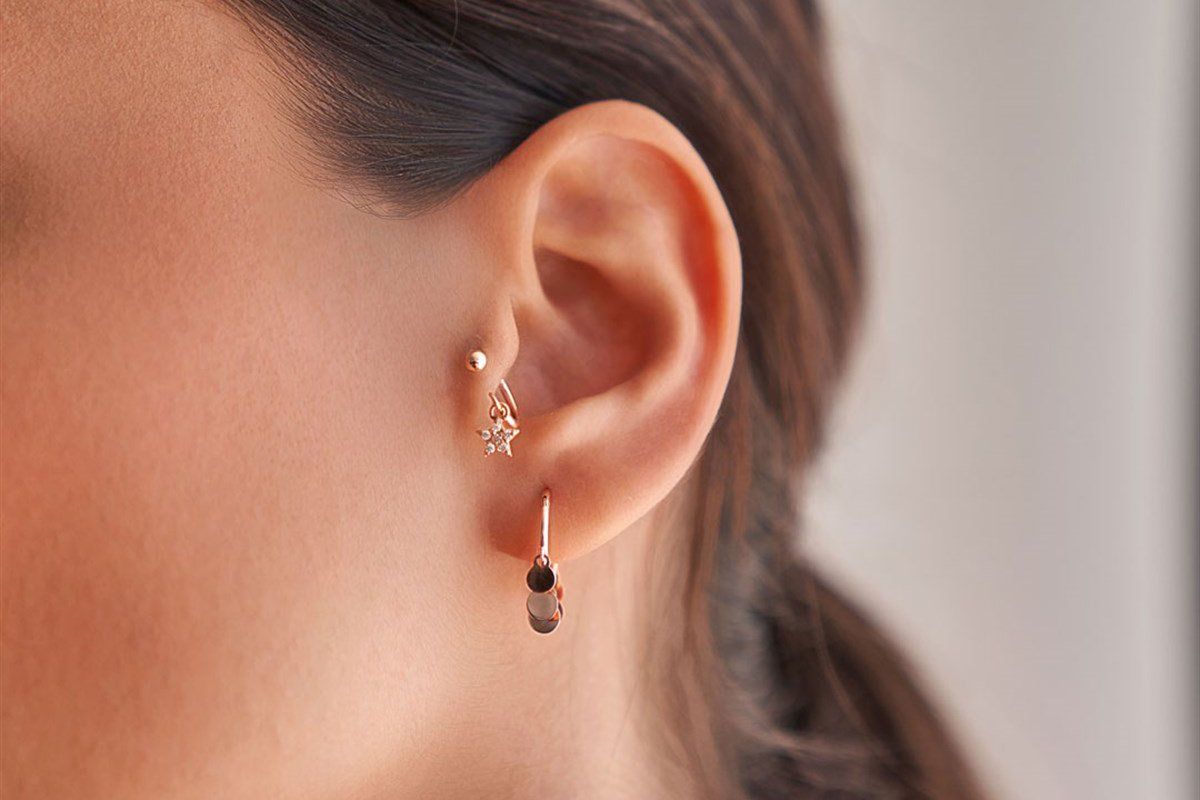 Тепер на цьому місці розташовується пірсинг. Тепер на цьому місці розташовується пірсинг.