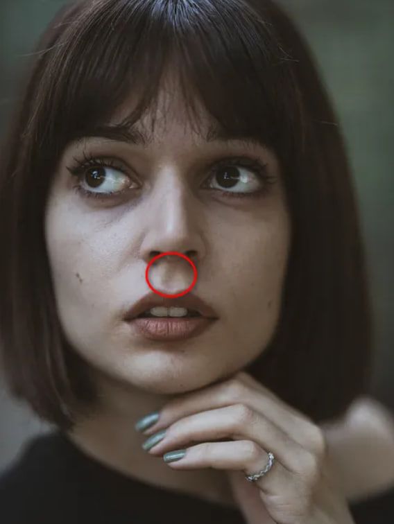 А згладжування цієї складки візуально додає вік. А згладжування цієї складки візуально додає вік.