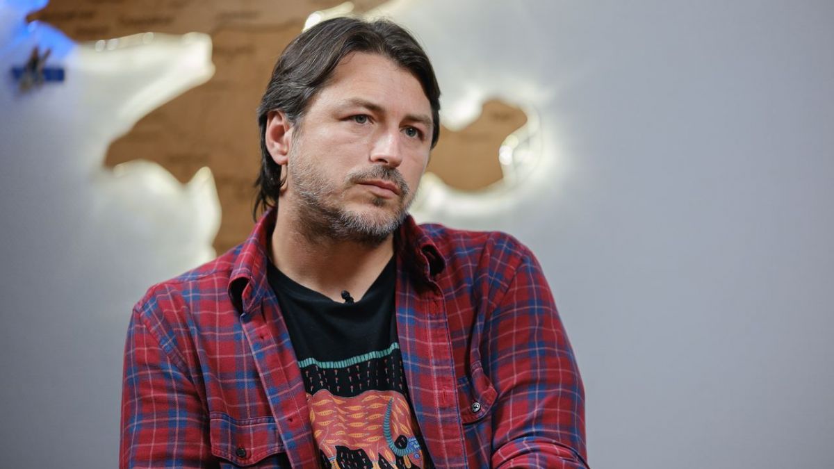 Сергій Притула їсть м'ясо й овочі.