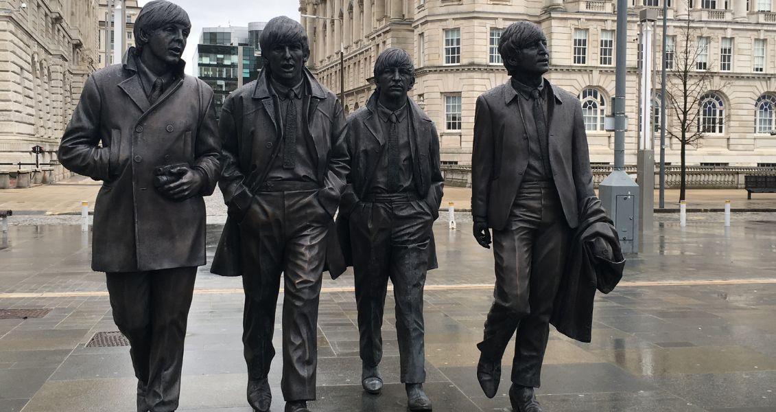 The Beatles широко вважаються одним із найуспішніших гуртів в історії музики, у світі продано понад 600 мільйонів записів