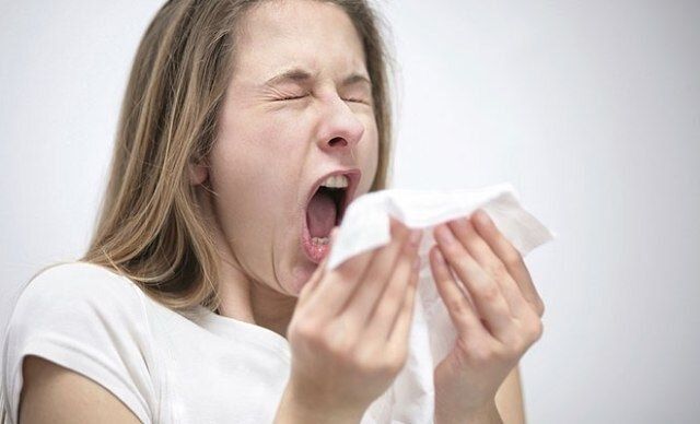 Відкритий рот під час чхання - засіб безпеки. Відкритий рот під час чхання - засіб безпеки.