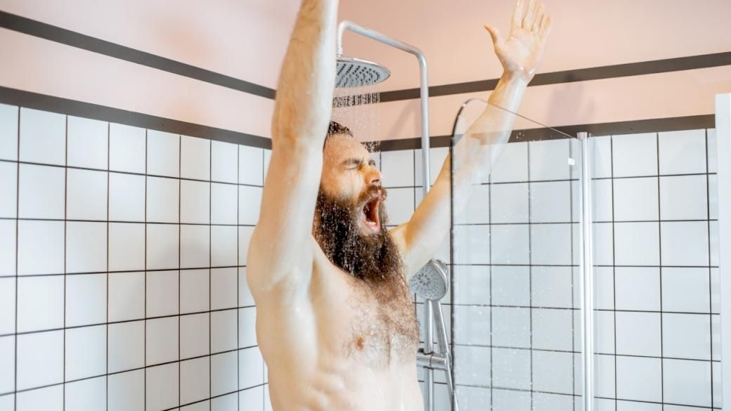 Холод для организма - это стресс, и борется он с ним, повышая температуру.