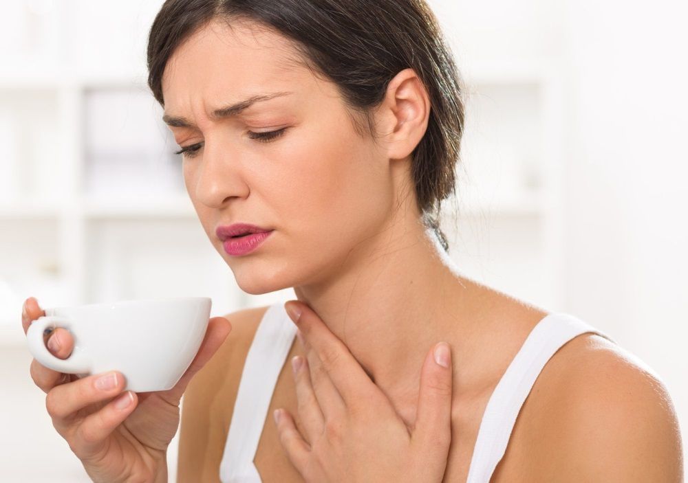 Заваренный в кипятке свежий имбирь поможет снять неприятные симптомы. Заваренный в кипятке свежий имбирь поможет снять неприятные симптомы.