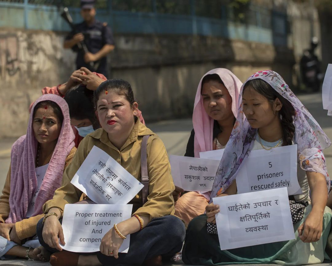 Протест в Катманду против вербовки непальцев в российскую армию. Протест в Катманду против вербовки непальцев в российскую армию.
