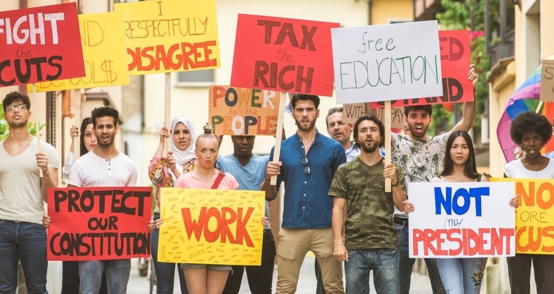 Гражданское неповиновение - сознательный отказ или мирный протест граждан подчиняться несправедливым законам, согласно своей совести