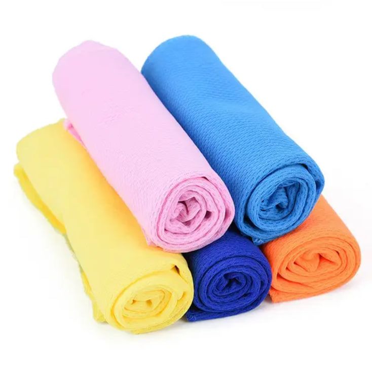 Рушник потрібно просто намочити - і можна охолоджуватися три години. Рушник потрібно просто намочити - і можна охолоджуватися три години.