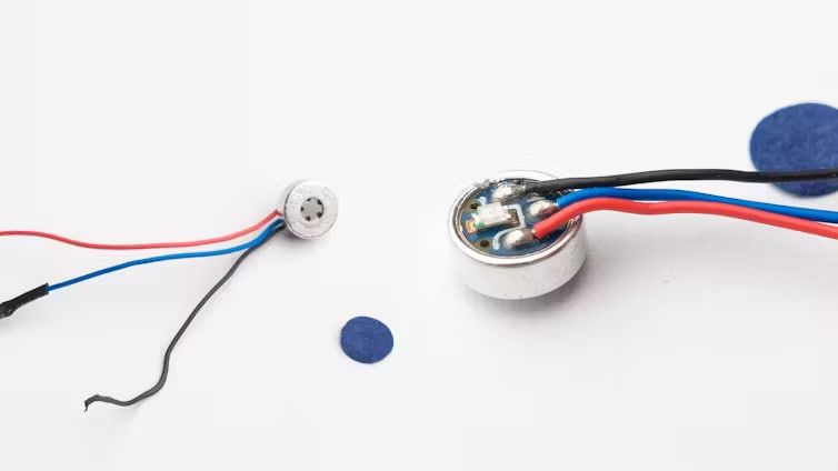 Датчик давления с небольшим синим пылевым фильтром