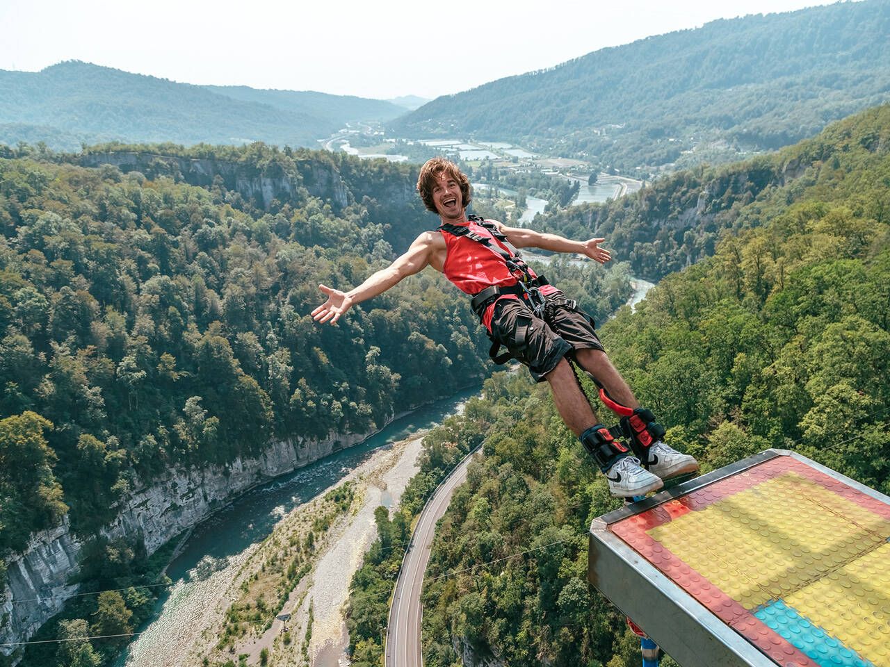 Випив "таблетку від голови" - і на тарзанку. Випив "таблетку від голови" - і на тарзанку.
