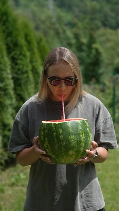 Вода в арбузе помогает поддерживать водный баланс в организме. Вода в арбузе помогает поддерживать водный баланс в организме.