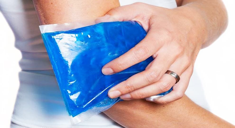 Льод зніме набряк і зменшить свербіж. Льод зніме набряк і зменшить свербіж.