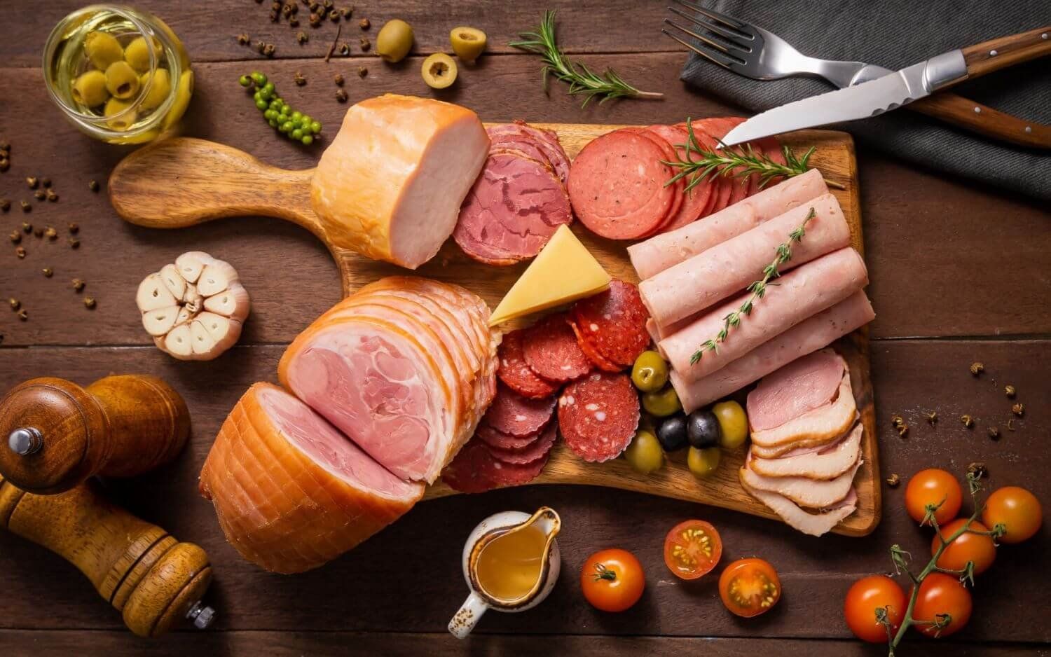 М'ясні продукти входять до трійки найшкідливіших для здоров'я. М'ясні продукти входять до трійки найшкідливіших для здоров'я.