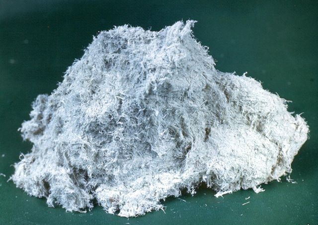 Використання азбесту пов'язане із серйозними ризиками для здоров'я.