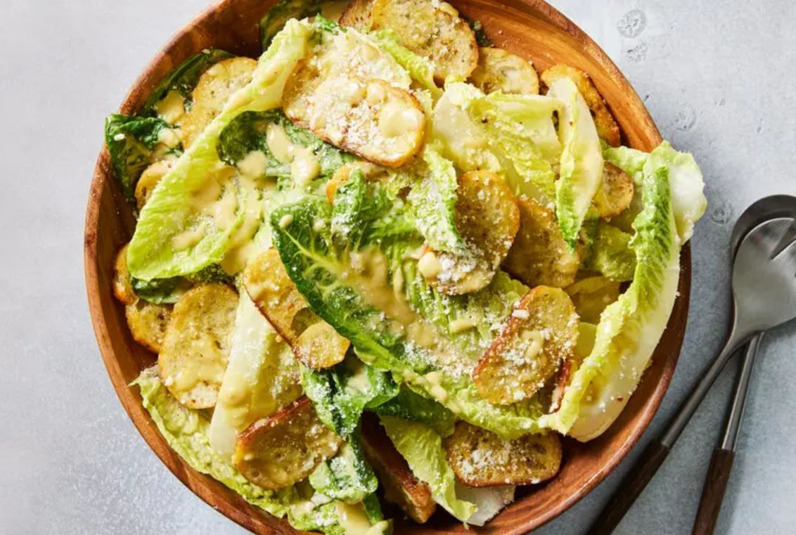 Класичний варіант салату не містить мяса птиці чи креветок.