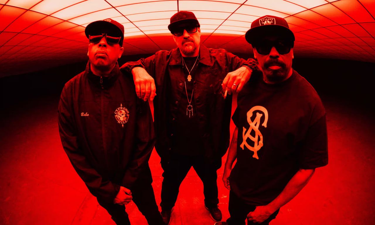 Слева направо: Участники группы Cypress Hill Эрик "Бобо" Корреа, Би-Рилл и Сен Дог Слева направо: Участники группы Cypress Hill Эрик "Бобо" Корреа, Би-Рилл и Сен Дог