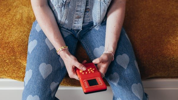 Це головоломка, що побудована на основі «тетраміно» (геометричні фігури, які складаються з чотирьох квадратів)