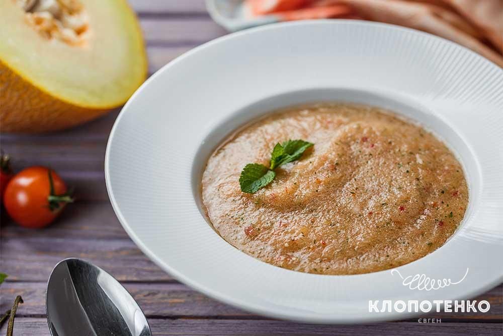 Дыня – продукт с высоким содержанием воды – почти 90% и электролитов, последние включают в себя натрий, калий, кальций и магний. Дыня – это хороший перекус в жаркий летний день или после тренировки Дыня – продукт с высоким содержанием воды – почти 90% и электролитов, последние включают в себя натрий, калий, кальций и магний. Дыня – это хороший перекус в жаркий летний день или после тренировки