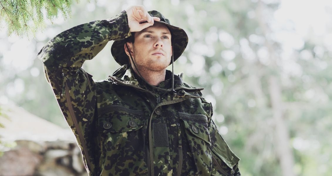 Рейнджеры часто являются первой линией защиты от браконьерства, незаконных рубок и других экологических угроз, что делает их работу одновременно сложной и опасной