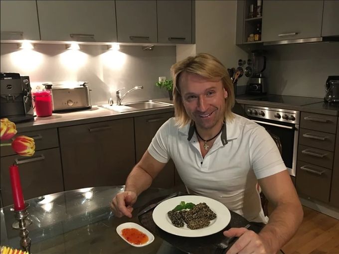 Риба хек у тісті - коронна страва Олега винника, яку він готує самостійно. Хек у тісті за рецептом Олега Винника 1