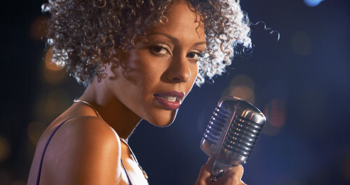 Уделите немного времени, чтобы узнать историю блюзовой музыки и ее влияние на другие жанры. Вы можете почитать книги, посмотреть документальные фильмы или посетить музыкальные музеи