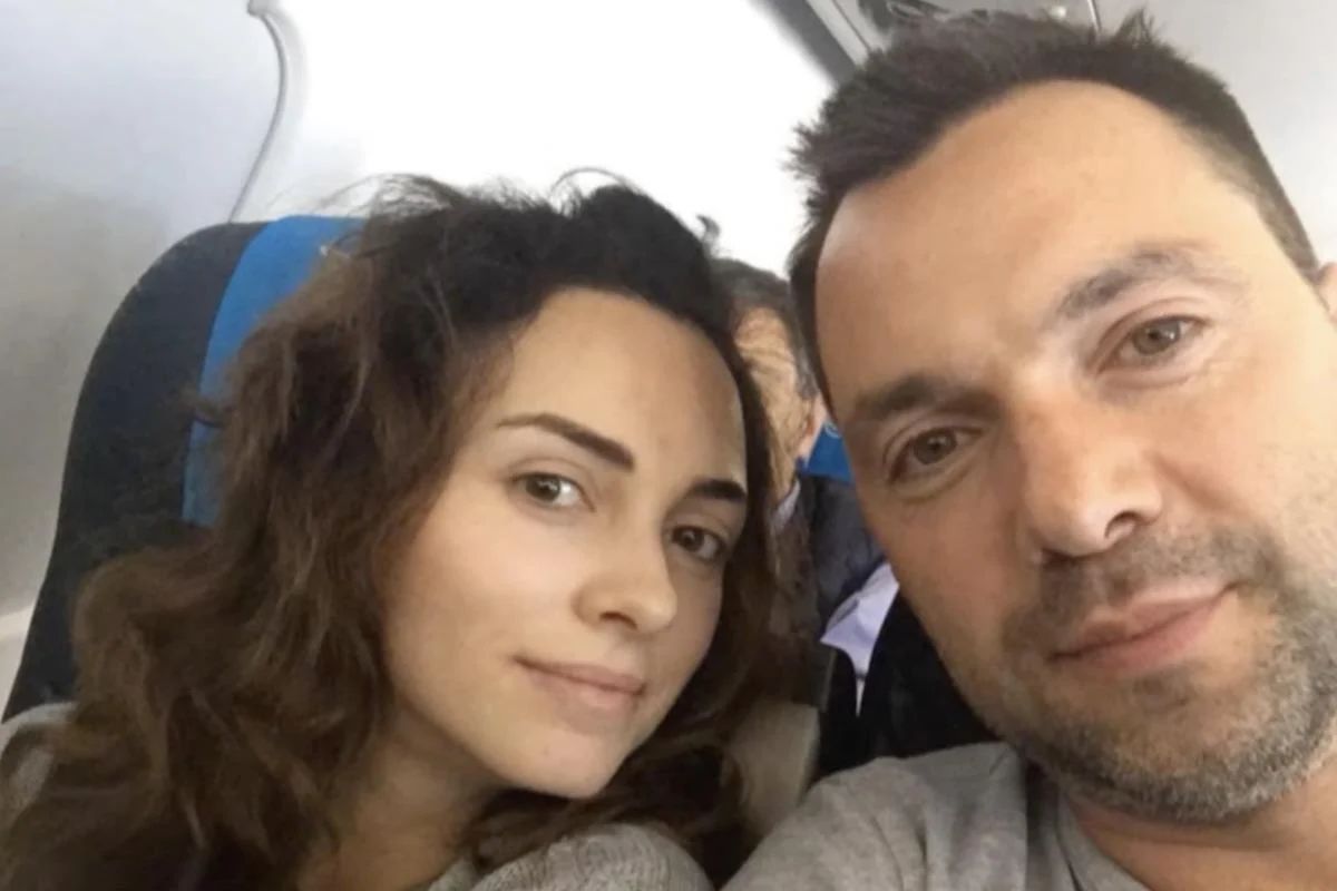 Жена готовила овсянку Алексею на завтрак. Жена готовила овсянку Алексею на завтрак.