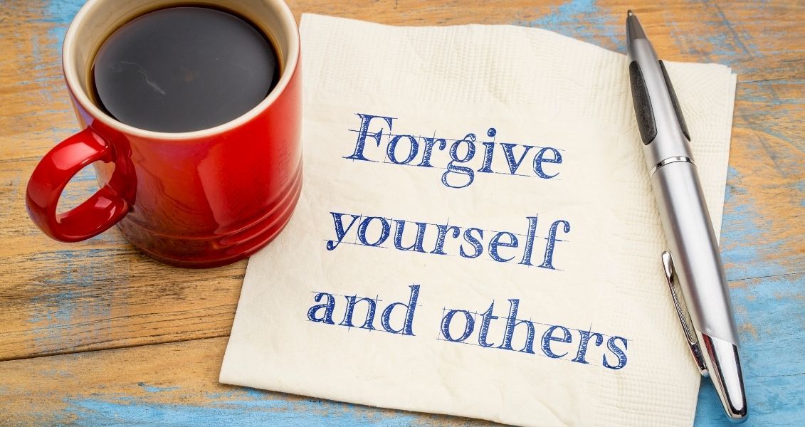 Для тих, хто бажає носити у своїй душі світло та мир, має стати доброю традицією не тільки першу неділю серпня, але кожен день починати та закінчувати прощенням себе та інших людей Для тих, хто бажає носити у своїй душі світло та мир, має стати доброю традицією не тільки першу неділю серпня, але кожен день починати та закінчувати прощенням себе та інших людей