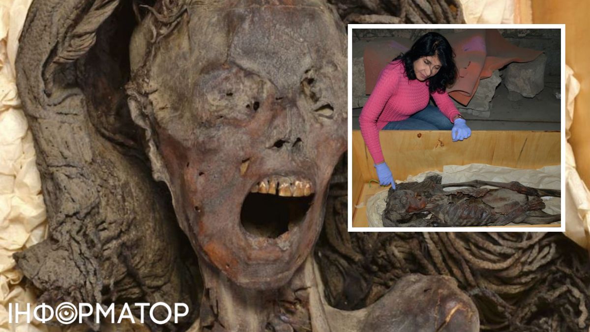 Вчена досліджує мумію. Вчена досліджує мумію.