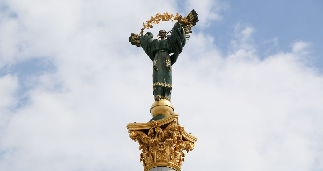 Для більшості людей слово «незалежність» асоціюється з поняттями свободи, розвитку та справедливості. А для держави незалежність —  це можливість самостійно визначати, якою має бути її внутрішня та зовнішня політика