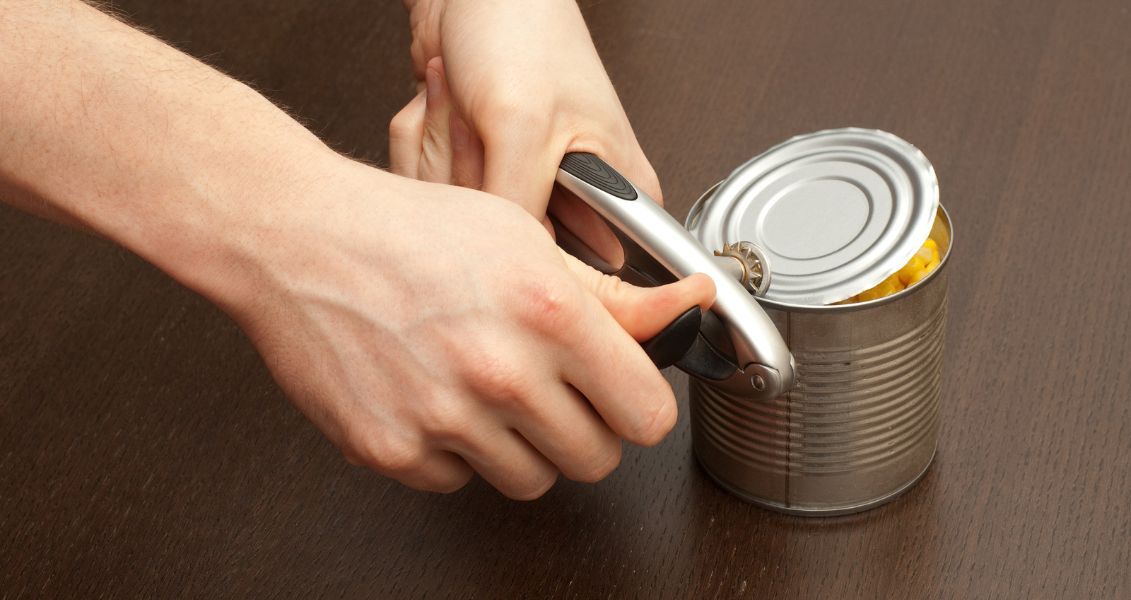 Консервний ніж - дрібничка, відіграє важливу роль у нашому повсякденному житті, забезпечуючи легкий доступ до консервованих продуктів і сприяючи зручності в приготуванні їжі