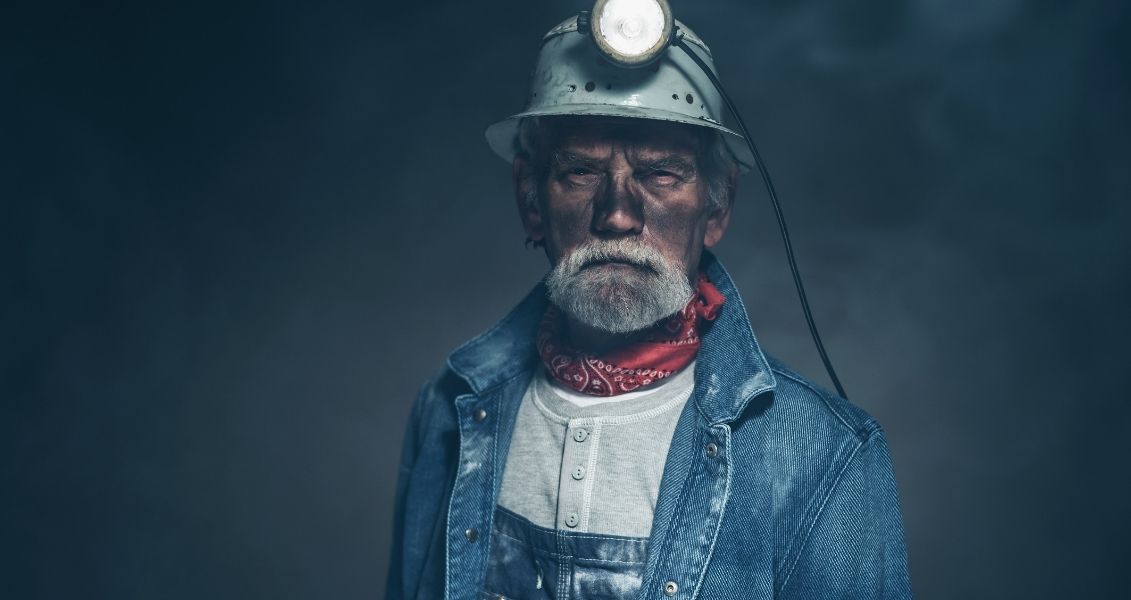 Во время торжественных мероприятий вспоминают тех шахтеров, которые погибли в забоях во время завалов и взрывов Во время торжественных мероприятий вспоминают тех шахтеров, которые погибли в забоях во время завалов и взрывов