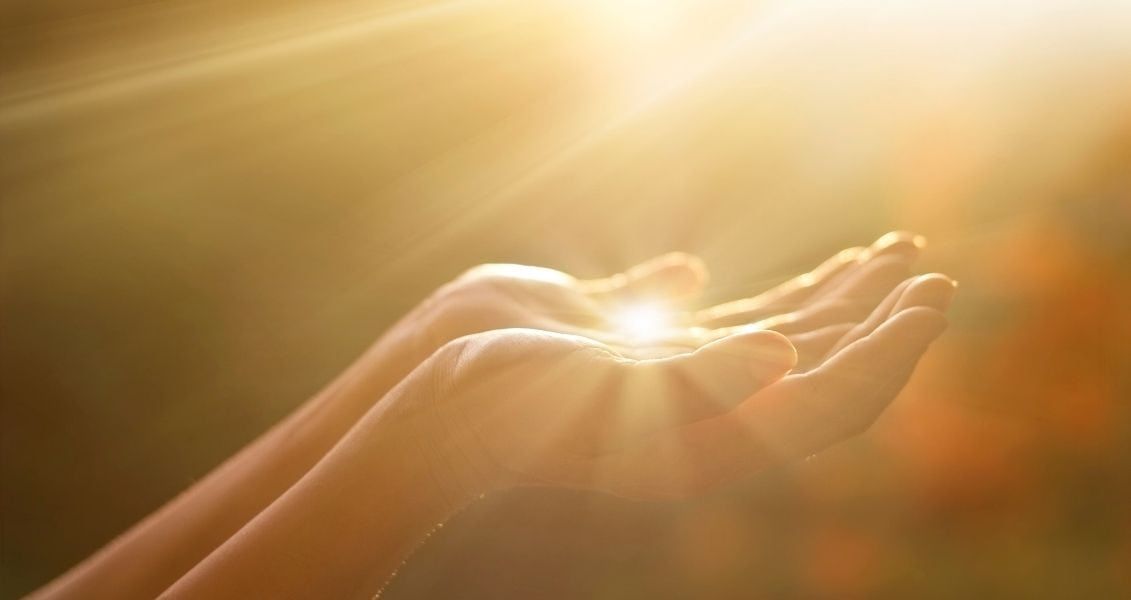 В цей день кожному варто знайти хвилинку, щоб згадати про людину, до якої відчувається гнів чи образа, а потім спробувати відпустити це почуття