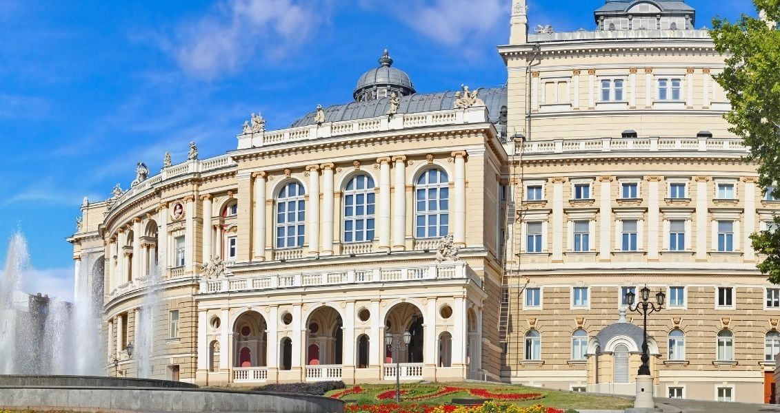 Одесса – город-герой, крупный морской торговый порт и главная база Военно-морских сил Украины