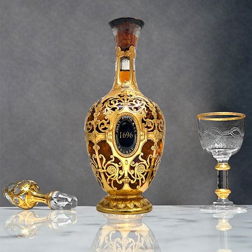 Вкус старинного коньяка Jules Robin описывается как глубокий и многогранный. Он имеет ноты сухофруктов, ванили, карамели и дуба. С каждым проходящим годом он приобретает еще большую глубину и насыщенность Вкус старинного коньяка Jules Robin описывается как глубокий и многогранный. Он имеет ноты сухофруктов, ванили, карамели и дуба. С каждым проходящим годом он приобретает еще большую глубину и насыщенность