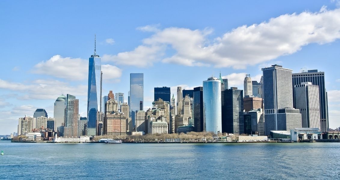 Согласно европейским стандартам, которые также действуют в Украине, сооружения высотой от 25 этажей принято называть высотками