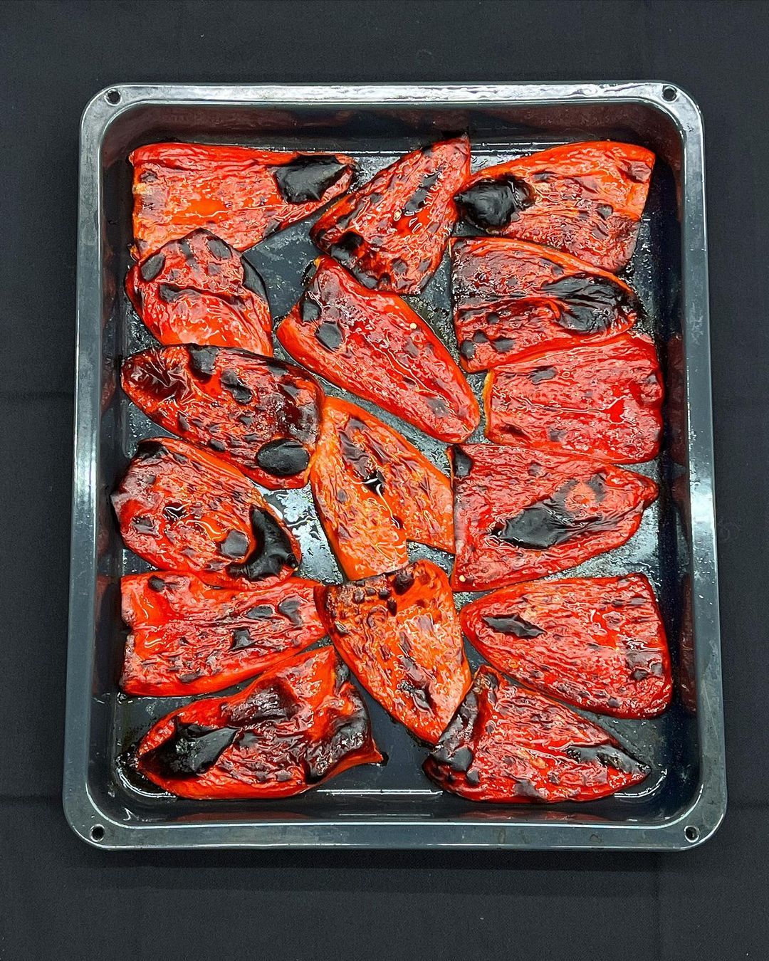 Для цього рецепту Беріть не товсті та продовгуваті сорта - в них менше насіння і щільна проте соковита мякіть, яка під час запікання не втрачає багато вологи. Для цього рецепту Беріть не товсті та продовгуваті сорта - в них менше насіння і щільна проте соковита мякіть, яка під час запікання не втрачає багато вологи.