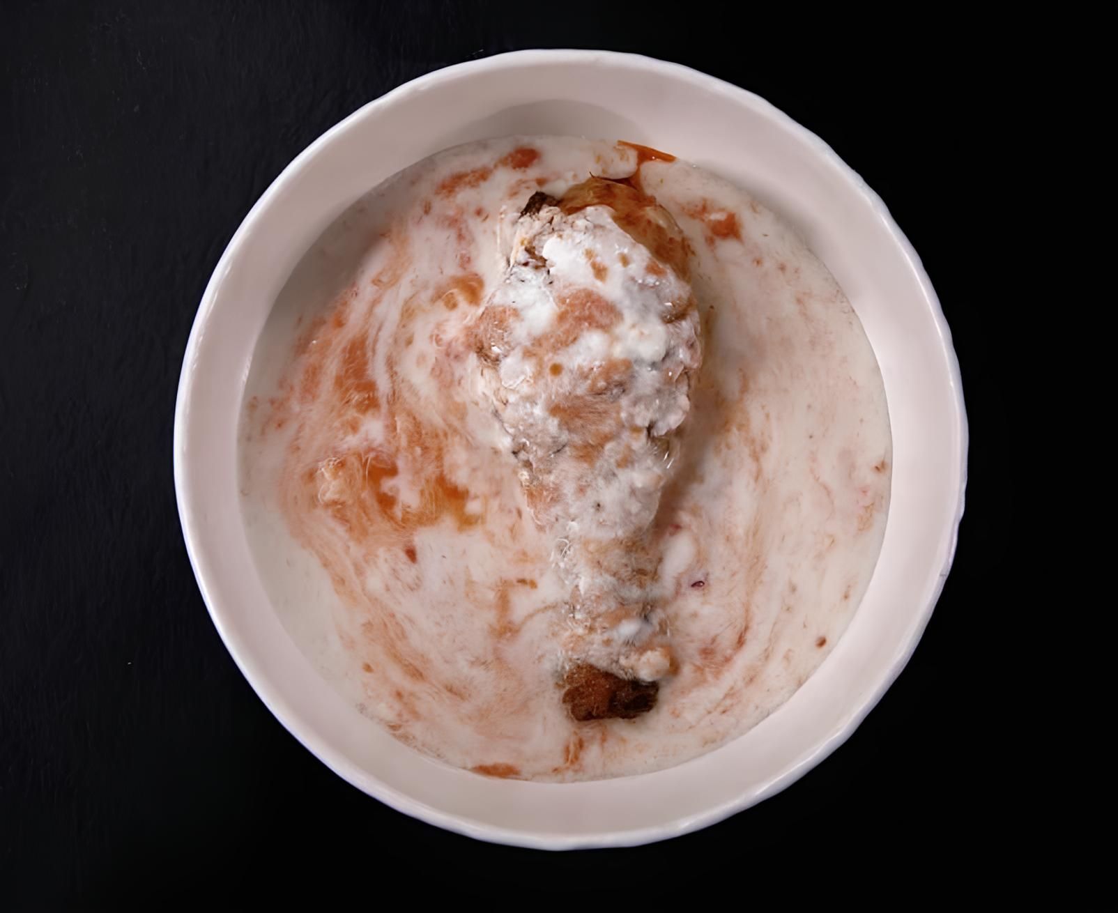 Ця страва приправляється одразу двома соусами!