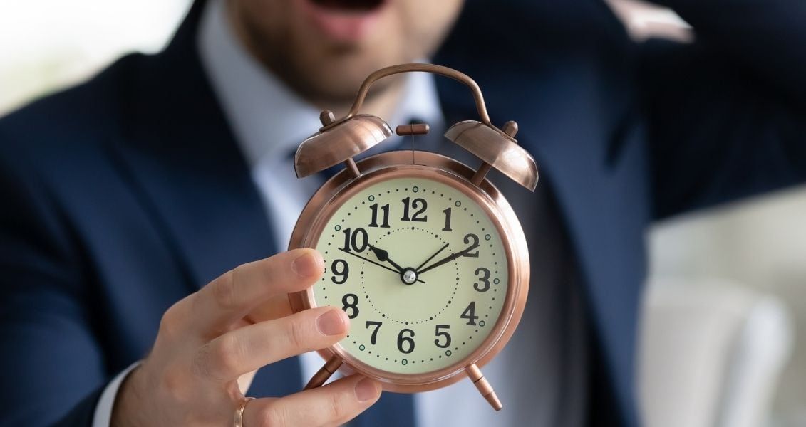 зупинитися на декілька хвилин, щоб помилуватися красою навколишнього простору, почути гармонію навіть у гомоні міста, пограти з дитиною або домашньою твариною замість поспіху та метушні може дозволити собі кожний