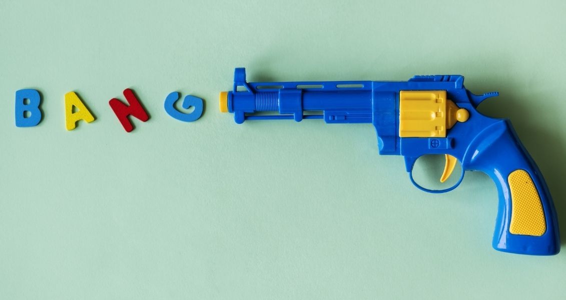 Этот день - повод не только заменить все агрессивные игрушки своего ребенка конструкторами, персонажами мультфильмов, мягкими игрушками, но еще и задуматься над какими игрушками и как играют наши дети Этот день - повод не только заменить все агрессивные игрушки своего ребенка на конструкторы, персонажи мультфильмов, мягкие игрушки, но еще и задуматься над какими игрушками и как играют наши дети