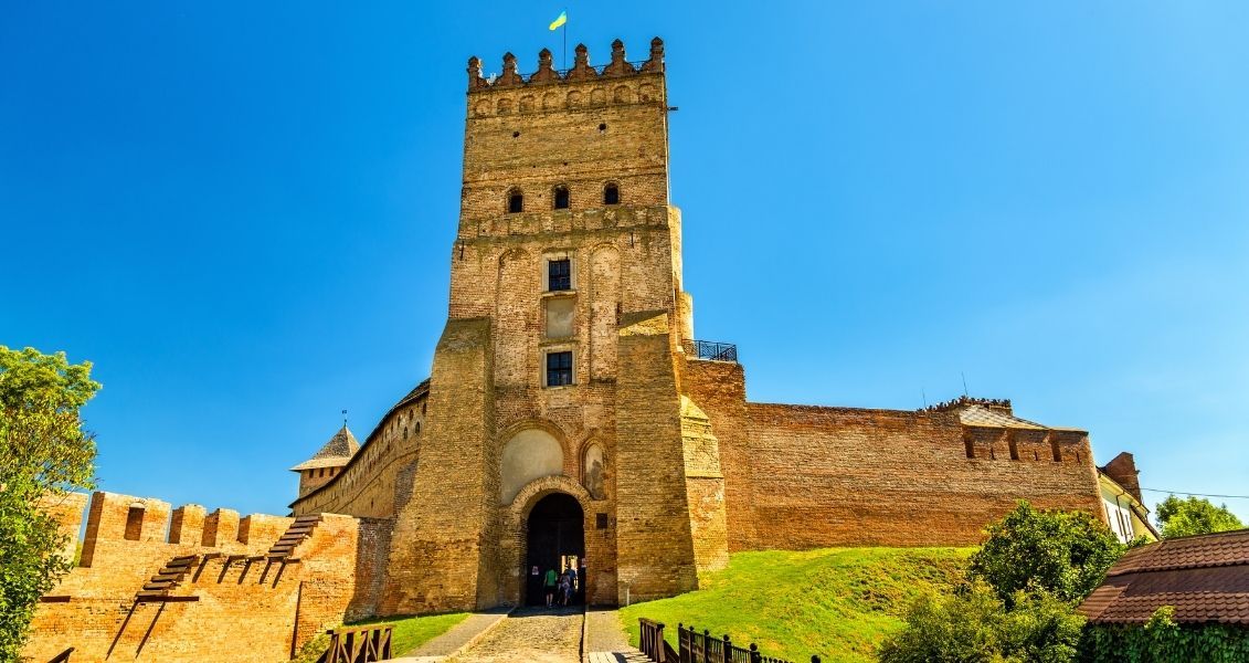 Достеменно відомо, що у 1085 році це славетне місто мало міцні укріплення й гідно протистояло піврічній осаді з боку Болеслава Хороброго