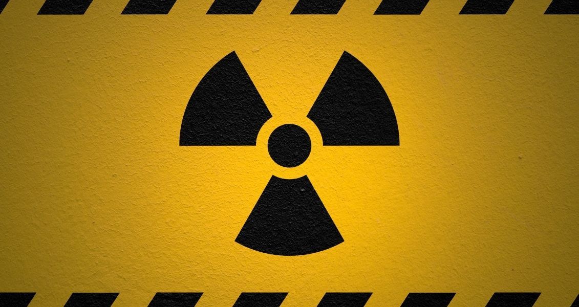 Профессионалы сил РХБО занимаются защитой населения от опасного воздействия радиационных, биологических и химических веществ, а также создания дымовой завесы в ходе боевых действий для штурмовых подразделений Профессионалы сил РХБО занимаются защитой населения от опасного воздействия радиационных, биологических и химических веществ, а также создание дымовой завесы в ходе боевых действий для штурмовых подразделений