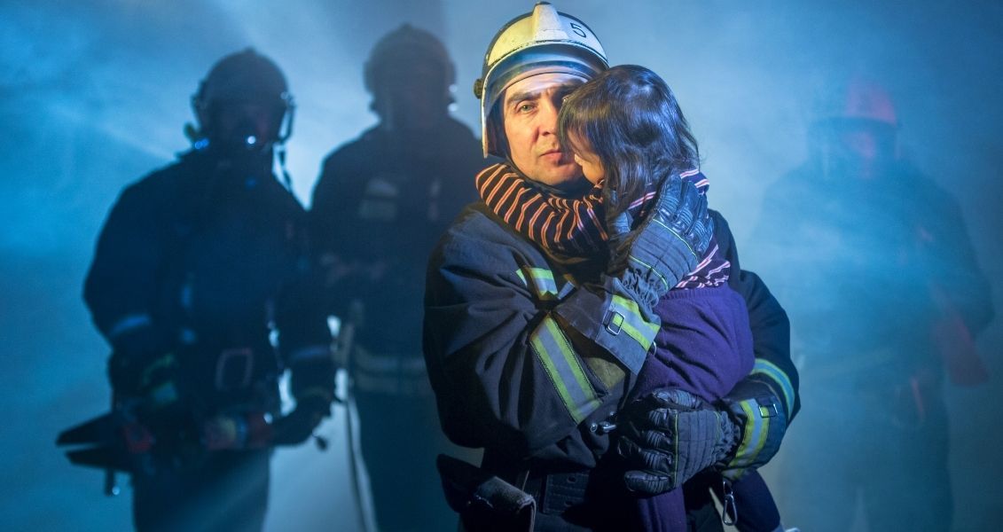 Якщо серед ваших знайомих є люди, що працюють в аварійно-рятувальних службах, пожежники, працівники спеціальних рятівних служб чи громадяни, що брали участь в рятівних роботах задля захисту здоров’я та життя інших, тоді ви можете привітати їх з Днем рятівника України